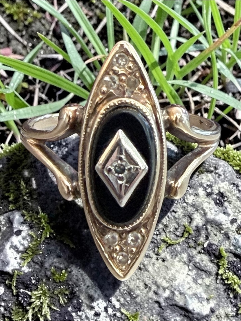 14k Gold Black Onyx and‎ Diamond Ring
